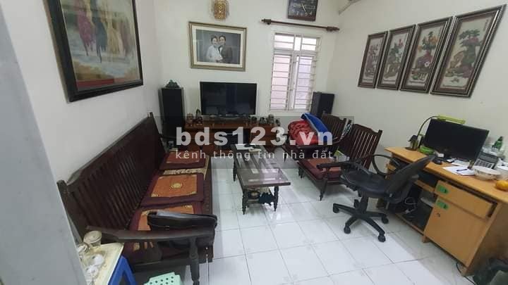 Tin được không cách một nhà ra mặt phố Khâm Thiên, kinh doanh tốt 2.4 tỷ
