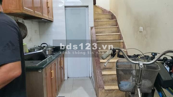 Tin được không cách một nhà ra mặt phố Khâm Thiên, kinh doanh tốt 2.4 tỷ