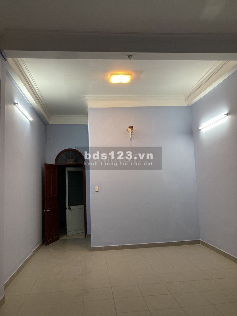 Cho thuê nhà nguyên căn MT Nguyễn Thông Quận 3 - trệt 2 lầu 5x18m nhà sạch sẽ dọn vào ở hay kinh doanh ngay