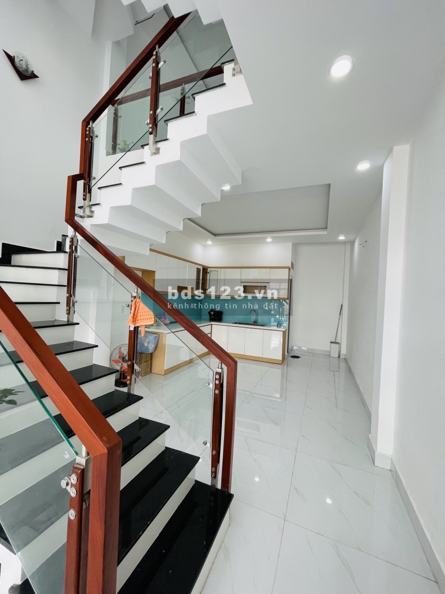 Bán nhà thới an nhà phố 1 trệt 4 lầu diện tích 80m2 đường 12m Q12