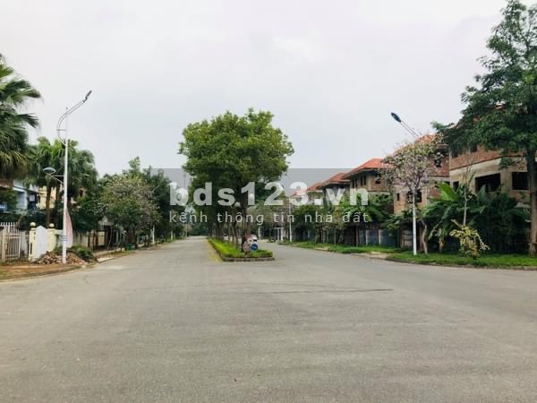 Bán biệt thự xây thô đường Long Việt 272m2, hường Đông Nam mát mẻ, giá 40 triệu/m2, lh 0972933496