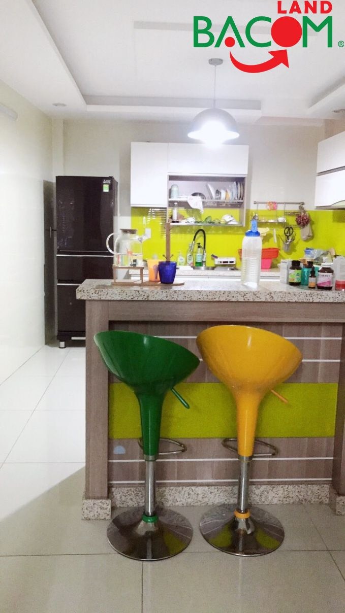 Bán nhà 1 trệt 2 lầu Tam Hoà, gần giáo xứ Bùi Thái, sổ hồng riêng, hẻm thông đường xe hơi