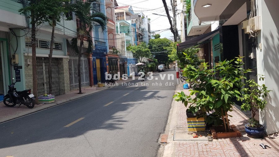 Cho thuê nhà nguyên căn Nguyễn Minh Hoàng P12 Tân Bình trệt 3 lầu sân để xe trước nhà, ban công từng tầng