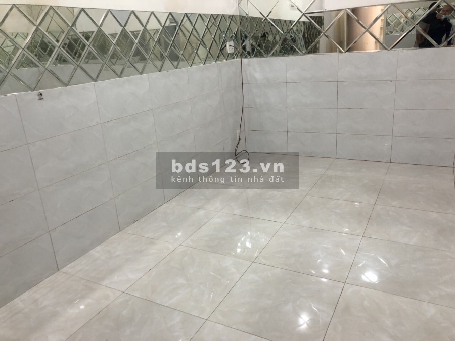 Cho thuê nhà nguyên căn Mt Nguyễn Trọng Tuyển P8 Phú Nhuận 5x20m ngay gần ngã tư thuận tiện kinh doanh thời trang, spa, salon tóc