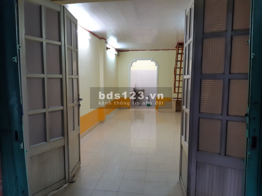 Cho thuê nhà nguyên căn Hẻm 303 Đoàn Văn Bơ, P.13, Q4