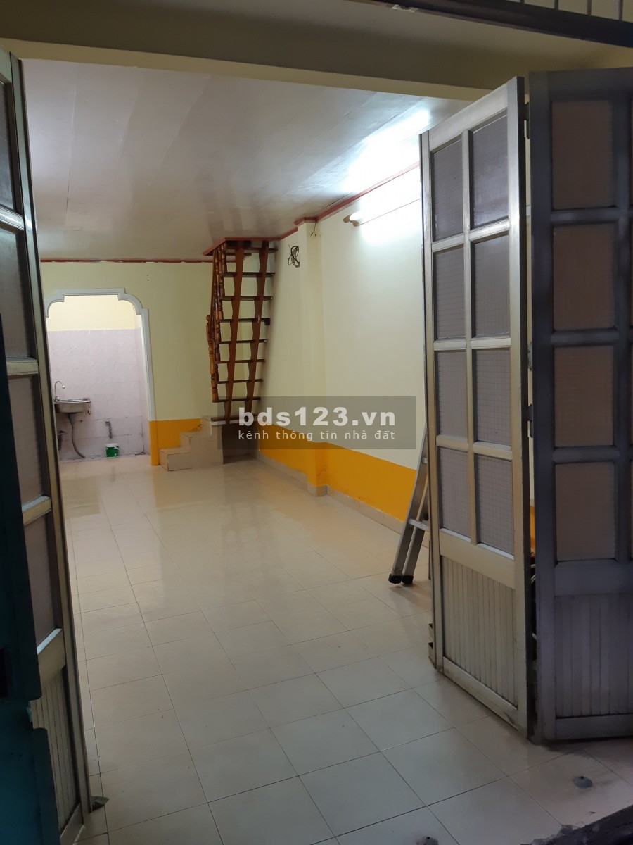 Cho thuê nhà nguyên căn Hẻm 303 Đoàn Văn Bơ, P.13, Q4