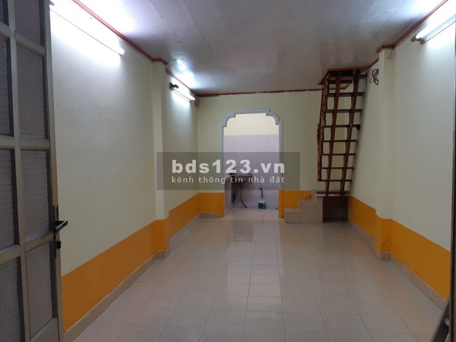 Cho thuê nhà nguyên căn Hẻm 303 Đoàn Văn Bơ, P.13, Q4