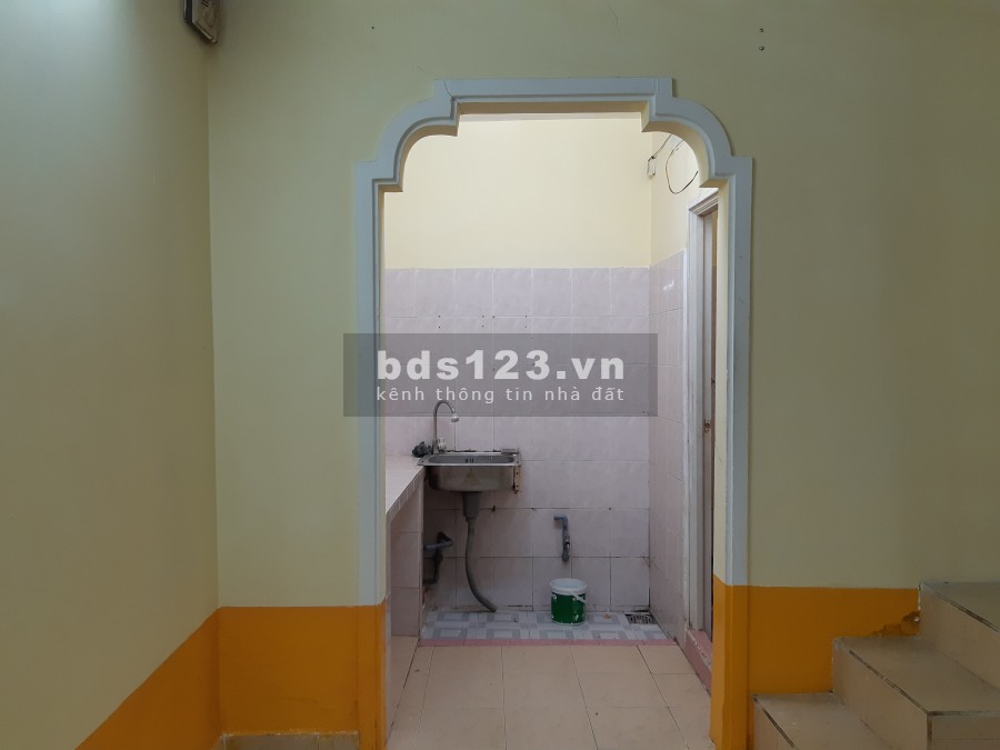 Cho thuê nhà nguyên căn Hẻm 303 Đoàn Văn Bơ, P.13, Q4