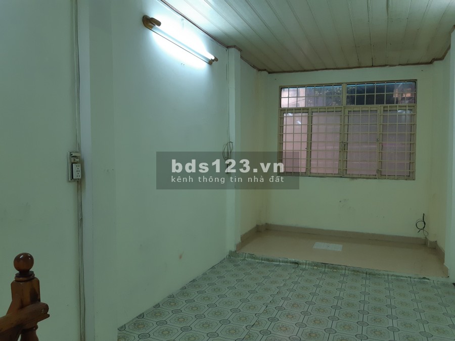 Cho thuê nhà nguyên căn Hẻm 303 Đoàn Văn Bơ, P.13, Q4
