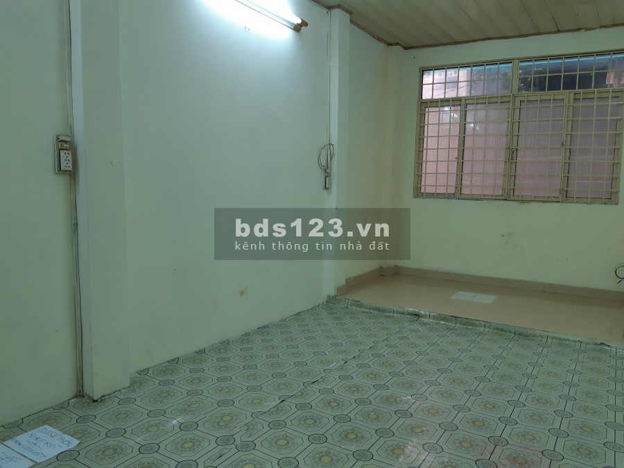 Cho thuê nhà nguyên căn Hẻm 303 Đoàn Văn Bơ, P.13, Q4