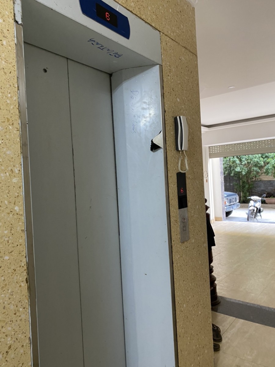 Bán nhà khu phân lô Hoàng Cầu,7 tầng thang máy, dt 65m2, mt 4.6m, giá 16 tỷ
