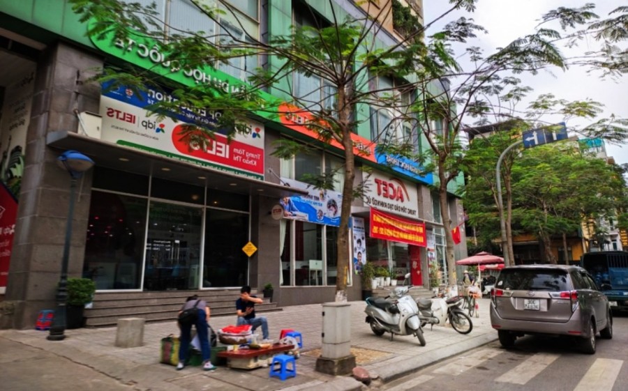 Bán nhà khu phân lô Hoàng Cầu,7 tầng thang máy, dt 65m2, mt 4.6m, giá 16 tỷ