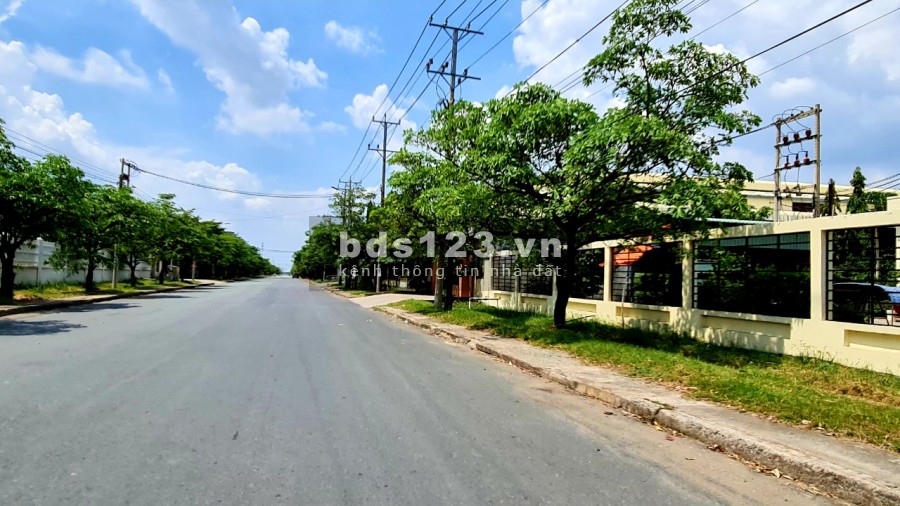 Bán xưởng 28.000m2 giá 180 tỷ trong khu công nghiệp gần Tân Đô, Đức Hòa, Long An