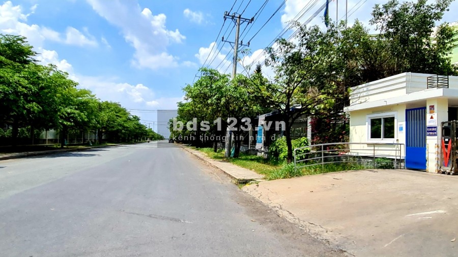 Bán xưởng 28.000m2 giá 180 tỷ trong khu công nghiệp gần Tân Đô, Đức Hòa, Long An