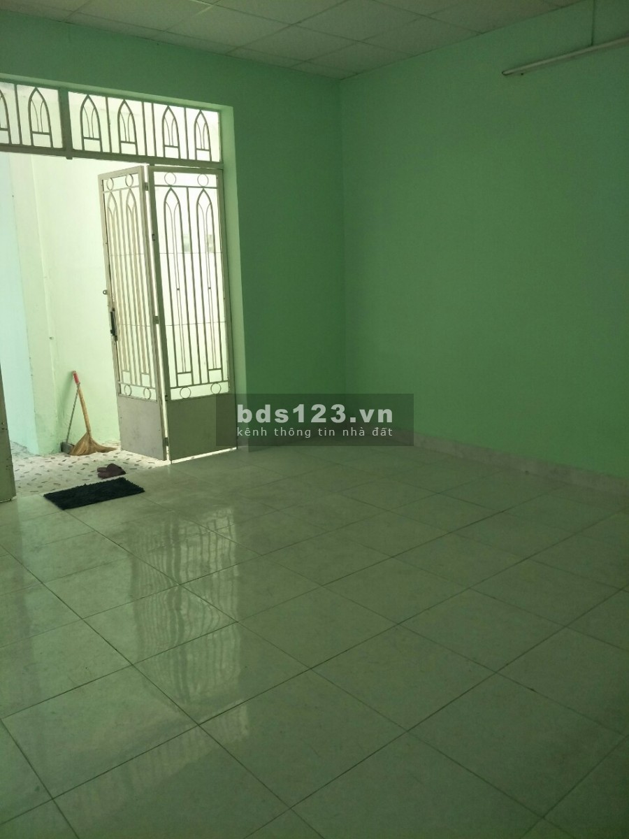 Nhà rộng 3pn đường 13 gần chợ thủ đức, có sân