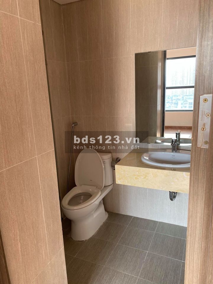 Cho thuê chung cư 317 Trường Chinh 3 phòng ngủ đồ cơ bản 10.5 triệu được làm vp. Lh 0377983070