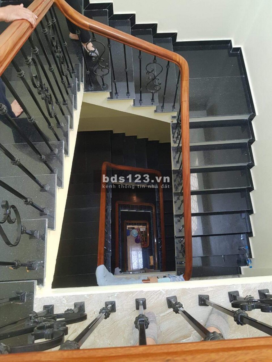 Khu Phân Lô, Đường Phú Diễn 45m, 5Tầng, Mặt tiền: 4m, vỉa Hè 4m - kinh Doanh