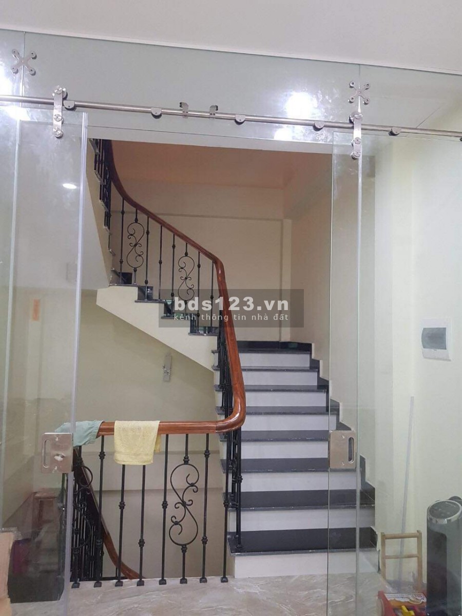 Khu Phân Lô, Đường Phú Diễn 45m, 5Tầng, Mặt tiền: 4m, vỉa Hè 4m - kinh Doanh
