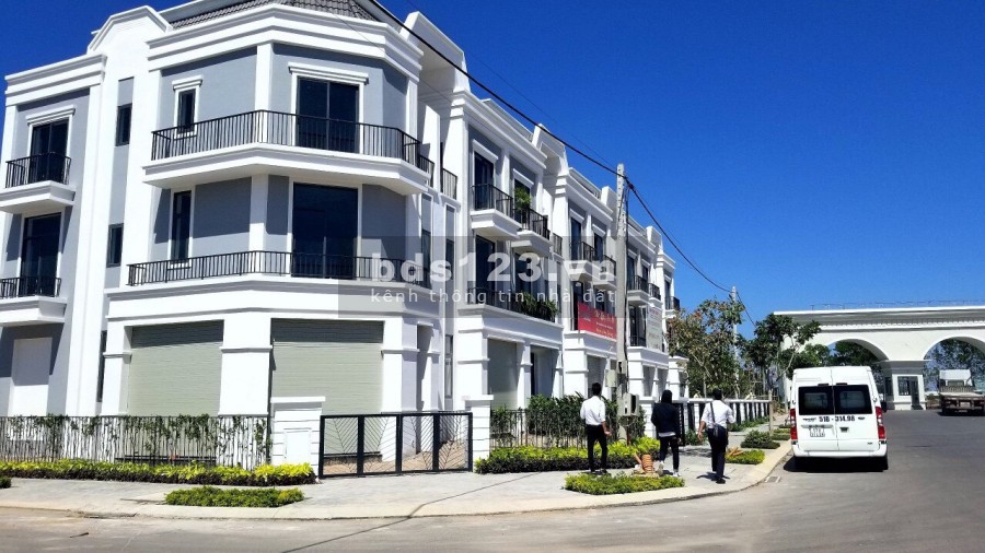 Bán Gấp 110m2 Đất Thổ Cư, SHR, Bàu Bàng, nhà phố 1.8 tỷ, khu dân cư