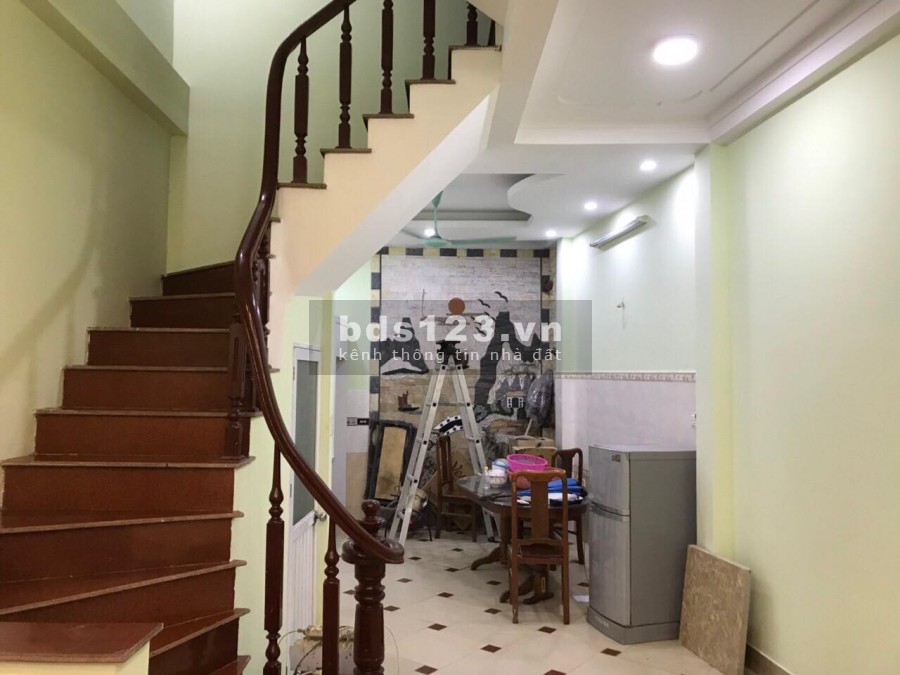 Tôi cần bán nhà phố Hoàng Mai, ô tô kinh doanh dt 50m, 5 tầng, mt 3.8, giá 4.3 tỷ
