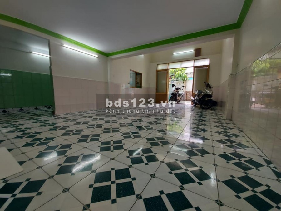 Trung tâm Tân Bình ngang 6m, 3 tầng 5 phòng ngủ, không lộ giới khu văn phòng.