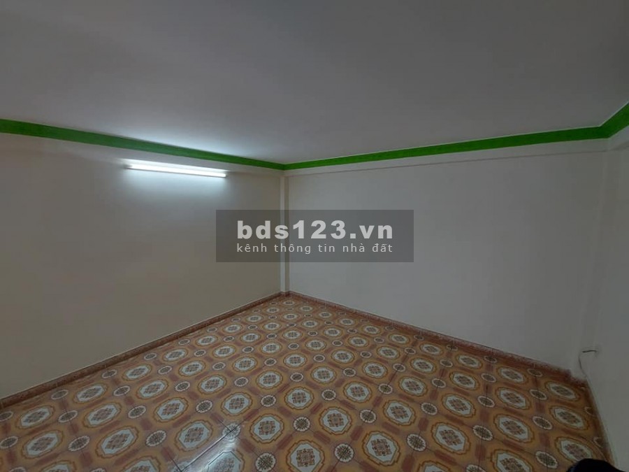 Trung tâm Tân Bình ngang 6m, 3 tầng 5 phòng ngủ, không lộ giới khu văn phòng.