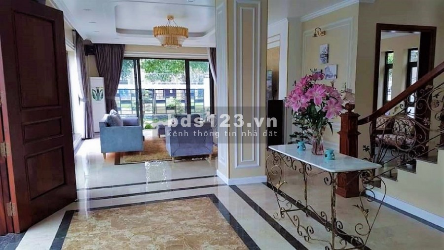 Bán biệt thự mặt phố Hoàng Quốc Việt, lô góc, vỉa hè, oto. 270m2 5T MT25m 40 tỷ