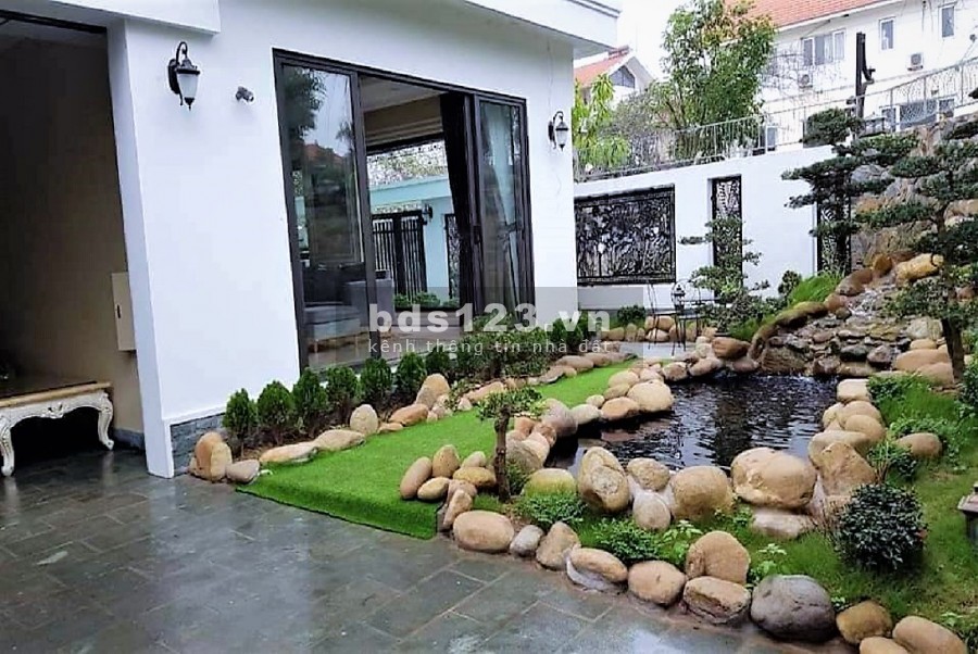 Bán biệt thự mặt phố Hoàng Quốc Việt, lô góc, vỉa hè, oto. 270m2 5T MT25m 40 tỷ