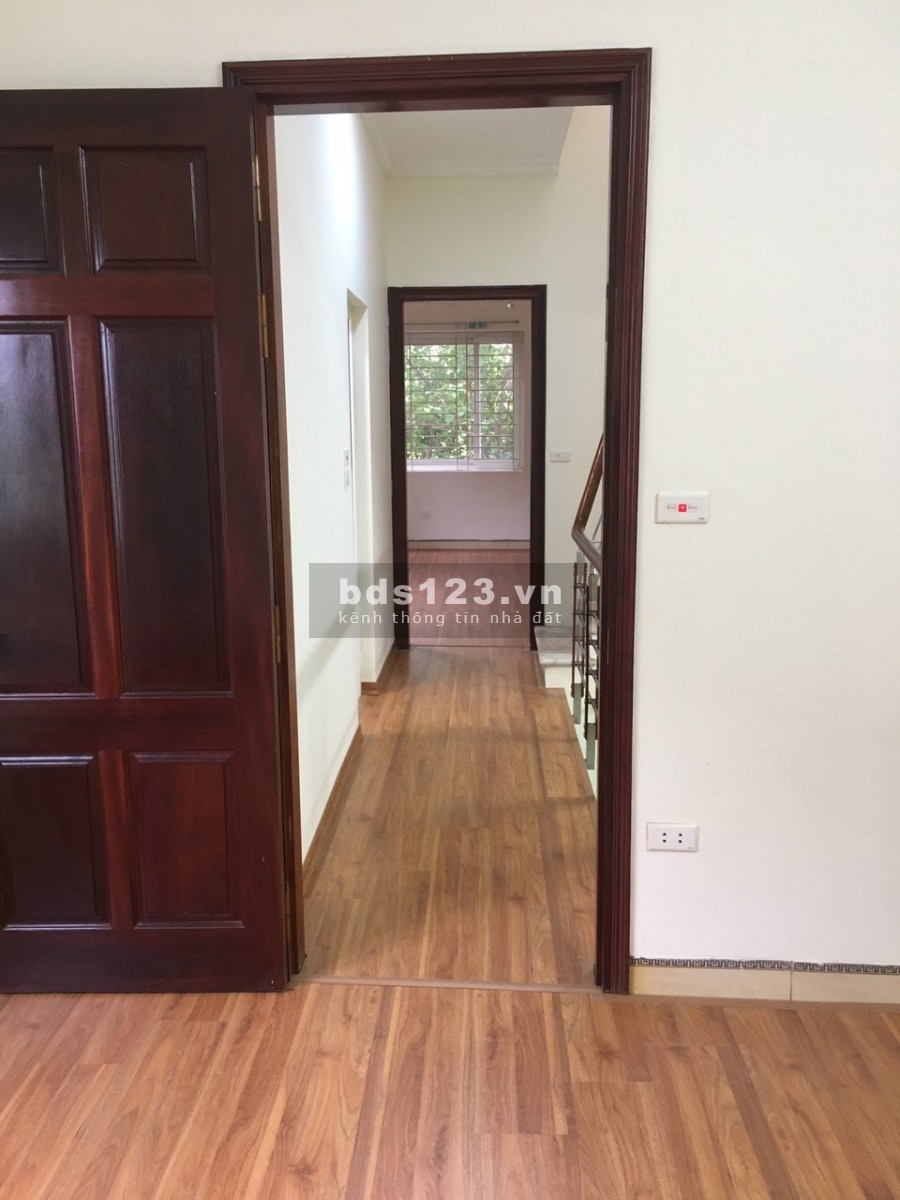 Cần tiền muốn bán nhanh nhà Ngọc Thụy 60m2, Gara oto, 3.25 tỷ