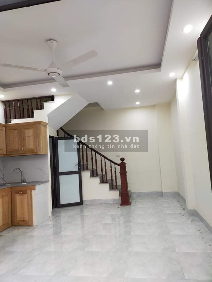 Bán gấp nhà Lê Trọng Tấn, Hà Đông diện tích 40m2, 4 tầng, mt 4.4m, giá 2.4 tỷ, vài bước ra phố