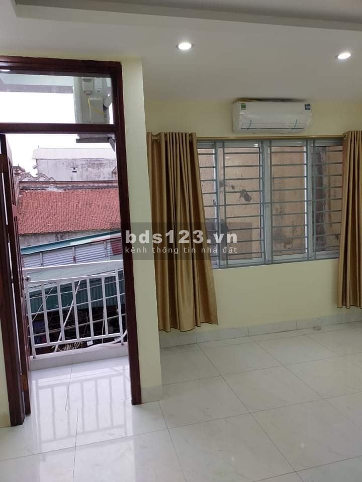Bán gấp nhà Lê Trọng Tấn, Hà Đông diện tích 40m2, 4 tầng, mt 4.4m, giá 2.4 tỷ, vài bước ra phố