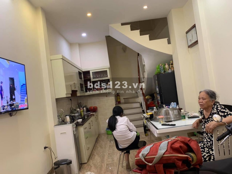 Nhà đẹp phố Đội Cấn, ở ngay, gần đường, tặng nội thất, dt 35m 4 tầng, giá 3.22 tỷ, lhcc