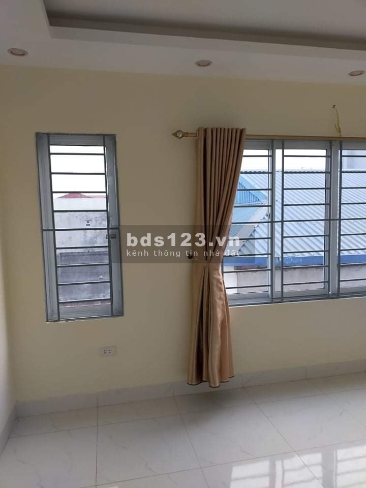 Bán gấp nhà Lê Trọng Tấn, Hà Đông diện tích 40m2, 4 tầng, mt 4.4m, giá 2.4 tỷ, vài bước ra phố