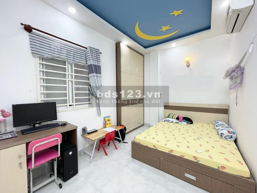 Nhà mới đẹp ở ngay, hẻm xe hơi 2 căn ra mặt tiền, sát chợ Hiệp Bình, dt 51m2, giá chỉ 6.1 tỷ, có thượng lượng