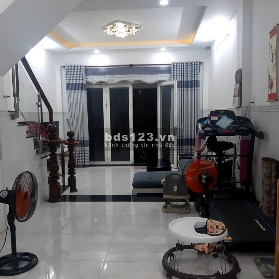 Nhà mới đẹp ở ngay, hẻm xe hơi 2 căn ra mặt tiền, sát chợ Hiệp Bình, dt 51m2, giá chỉ 6.1 tỷ, có thượng lượng