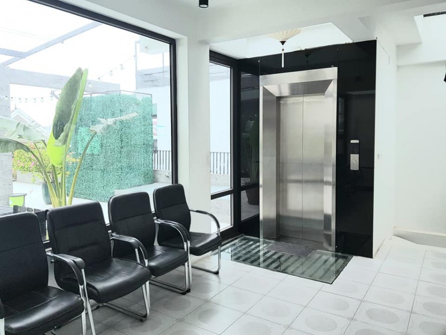 Bán nhà phố Lạc Long Quân, Tây Hồ, dtsd 152m2, 6 tầng đúc, mt 9m, giá 24.5 tỷ, giá rẻ, đúc kiên cố