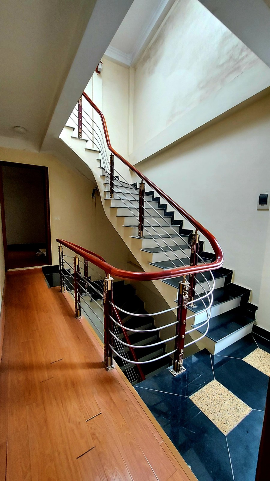 Nhà Đại Mỗ, lô góc 60m2, 4 tầng đúc, giá chỉ 5.2 tỷ, lh 0919894949