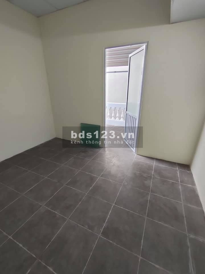 Bán nhà Diện Tích 30m2, 3tầng, mặt tiền 5.9m. Giá 2.3 tỷ