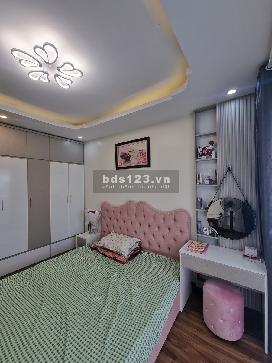 Bán Nhà Đội Cấn Ba Đình 35m, 5 tầng 3.5m mặt tiền giá 4.5 tỷ