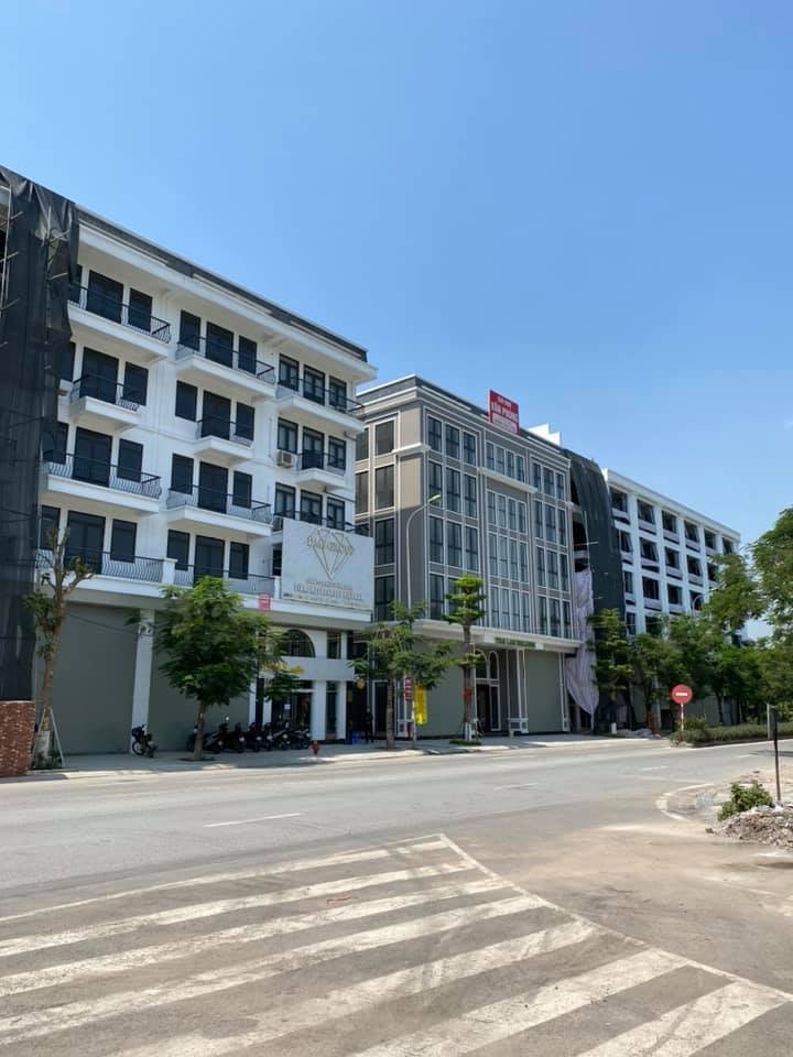 Bán Đất Tặng Nhà 3 Tầng Thanh Liệt 70m2, MT 4.7m, Ô Tô Tránh, Gần Phố, Khu Phát Triển Mạnh