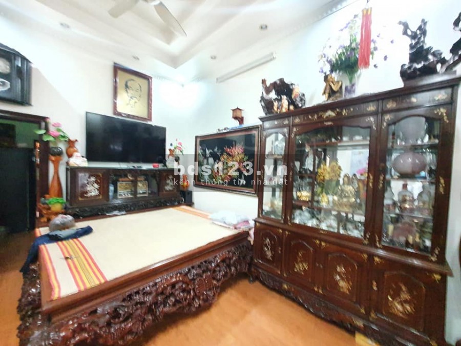 Bán gấp nhà phố Nguyễn Trãi, ngõ ô tô, lô góc, dt 85m2x3T, giá 9.5 tỷ