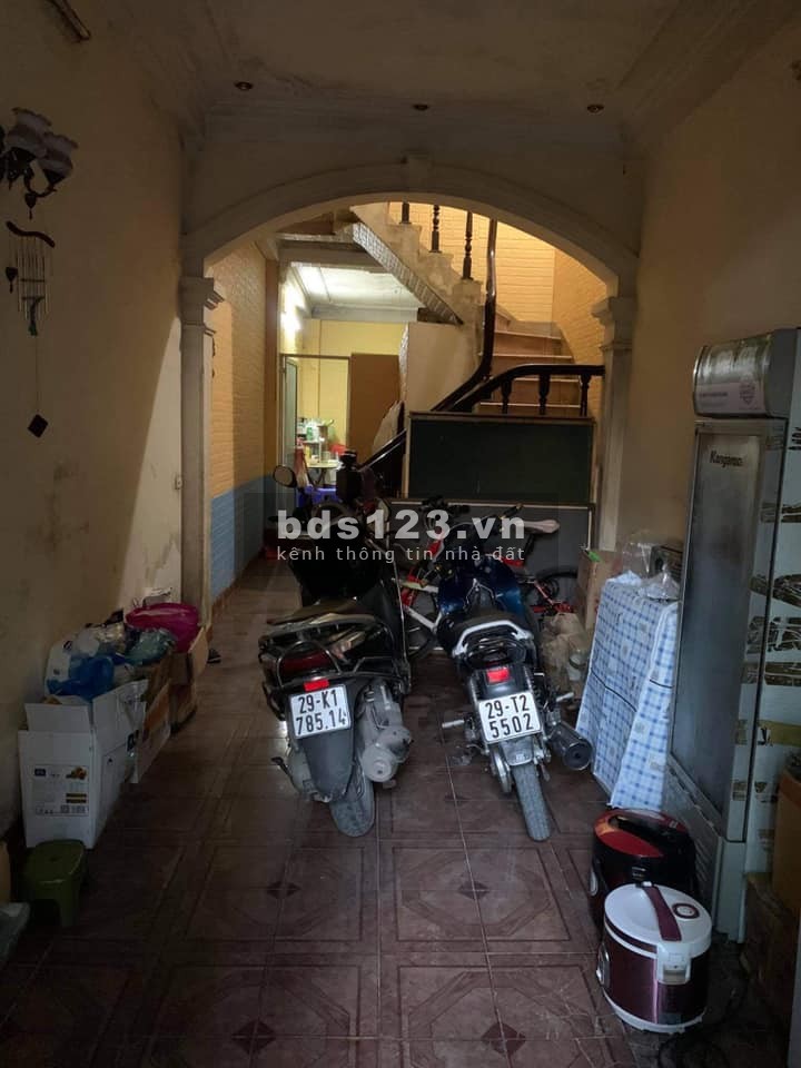 Bán đất tặng nhà 3,5 tầng trung tâm phố Bồ Đề, dt 49m giá 3,7 tỷ