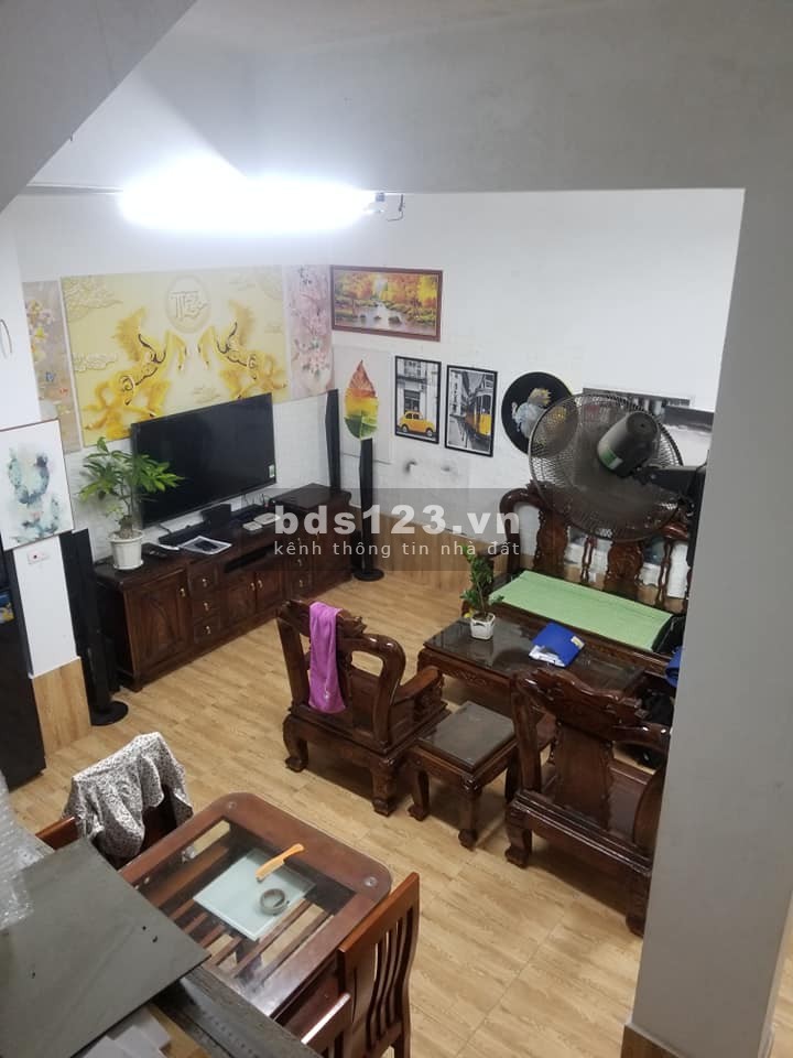Bán nhà Vĩnh Hưng, ô tô đỗ cách 5m, lô góc banh nhanh, giá 2.65 tỷ, dtsd 43m2