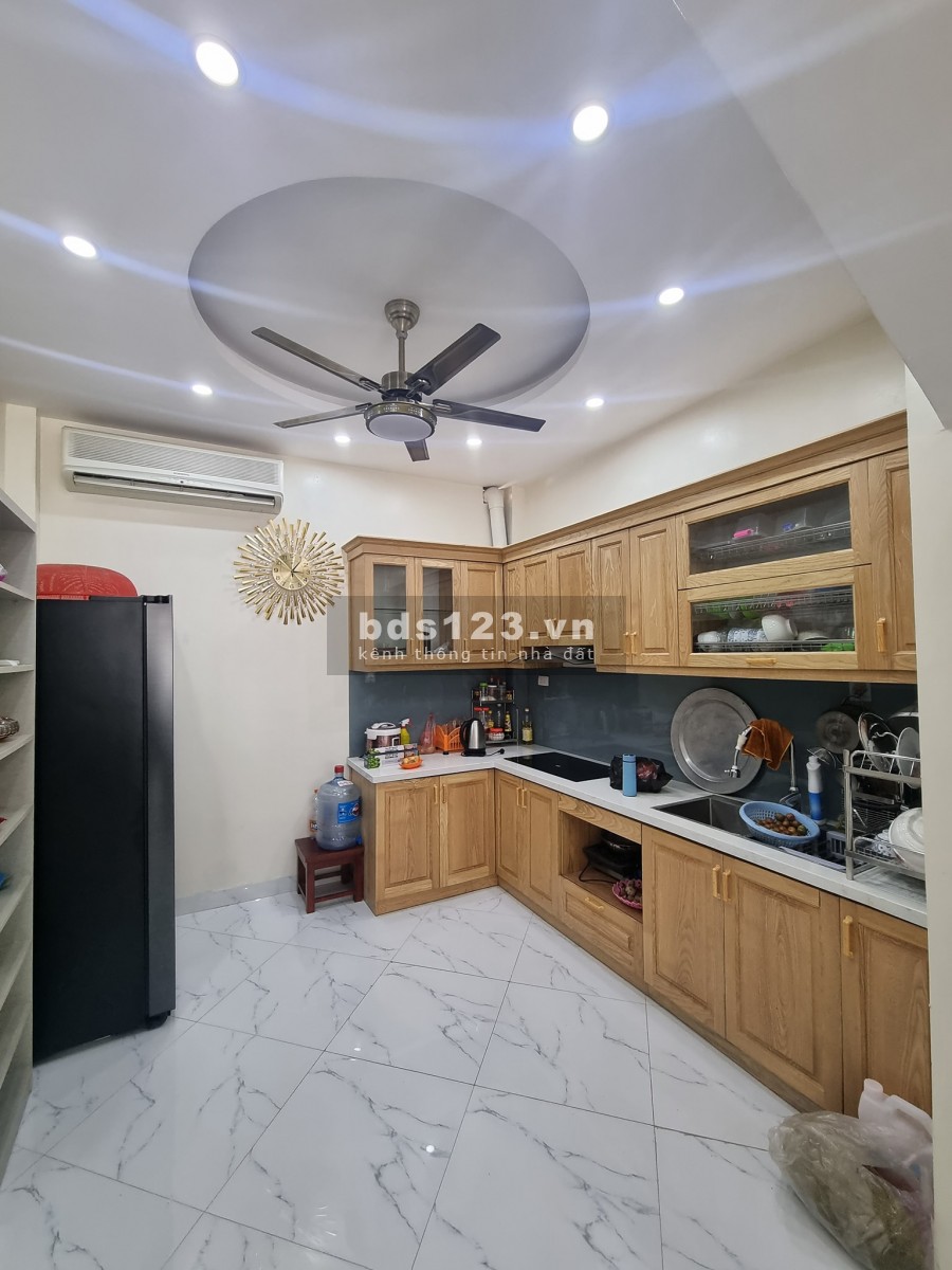 Bán Nhà Đội Cấn Ba Đình 35m, 5 tầng 3.5m mặt tiền giá 4.5 tỷ