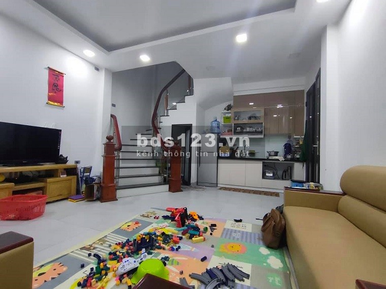 Nhà đẹp Nguyễn Sơn tặng toàn bộ nội thất, dt 42m2, giá chỉ 4 tỷ, xây 5 tầng móng cọc bê tông