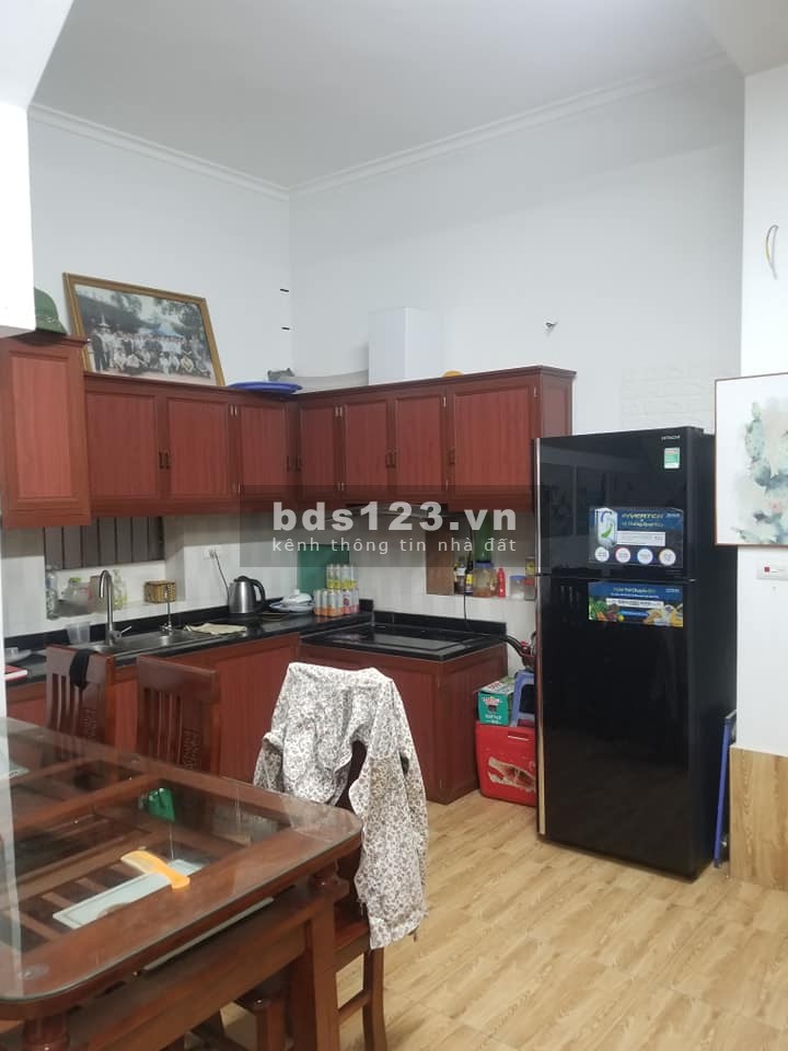 Bán nhà Vĩnh Hưng, ô tô đỗ cách 5m, lô góc banh nhanh, giá 2.65 tỷ, dtsd 43m2