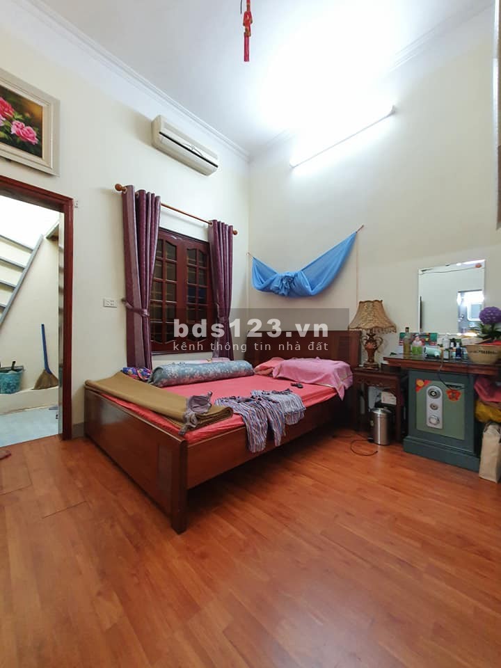 Bán gấp nhà phố Nguyễn Trãi, ngõ ô tô, lô góc, dt 85m2x3T, giá 9.5 tỷ