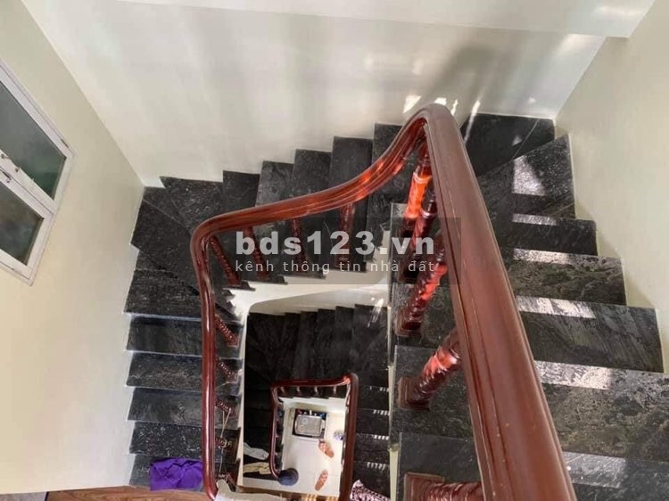 Bán nhà Ngọc Thụy, quận Long Biên, lô góc, ô tô qua nhà 47m2, Giá 3,55 tỷ