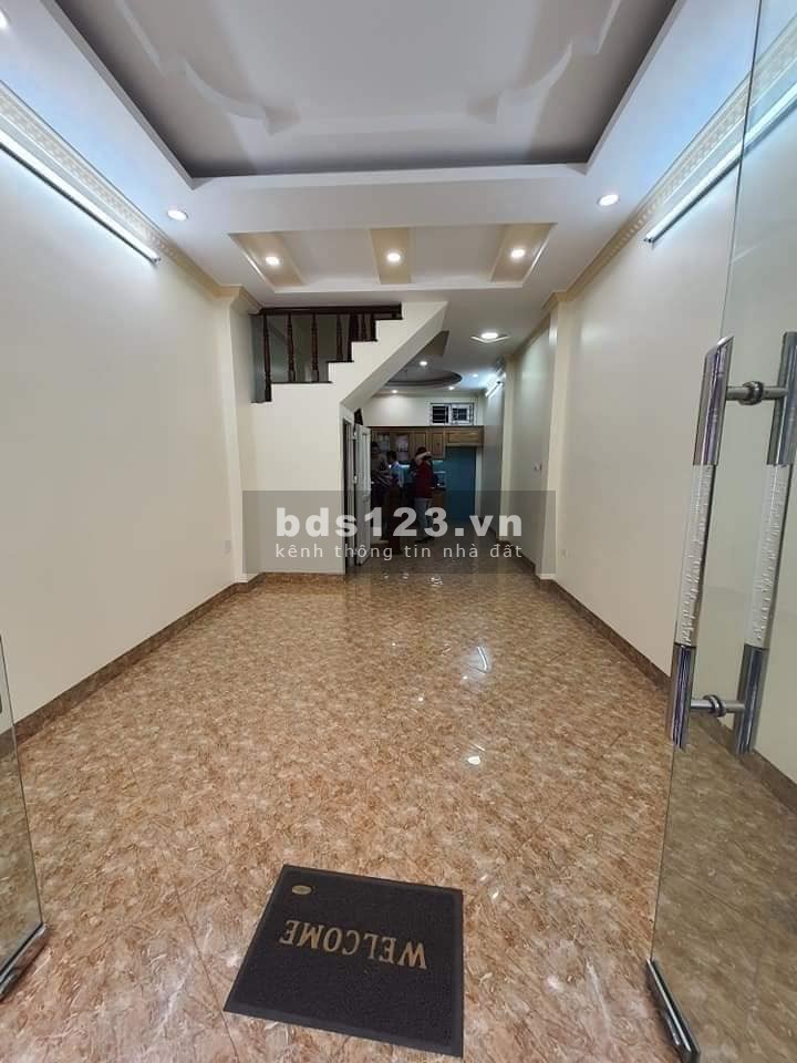 Bán nhà 43m2, 3 tầng phố Đội Cấn, chỉ 3.7 tỷ, có thương lượng, 2 mặt thoáng, gần phố, gần ô tô