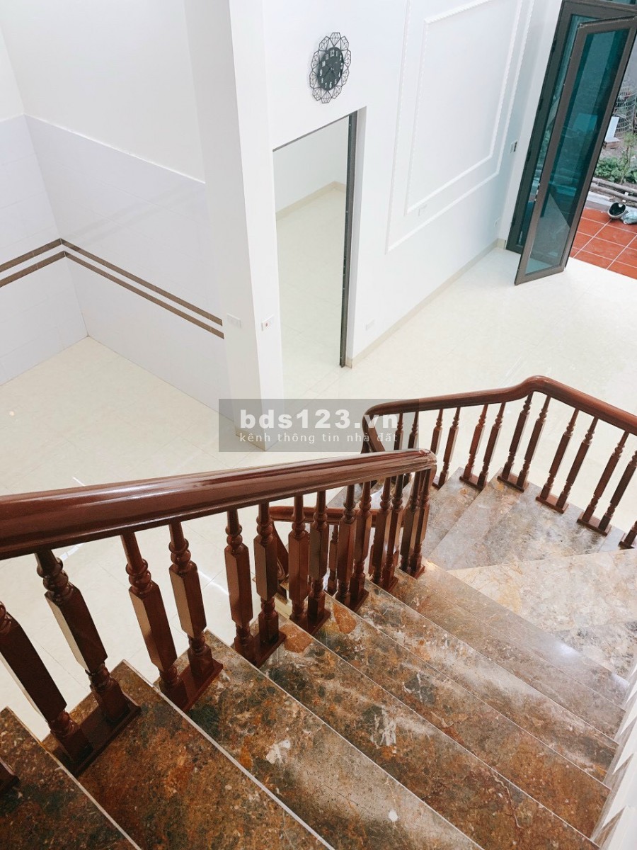 Bán nhà ngõ phố Đinh Văn Tả, TP HD, 50.4m2, mt 5.8m, 2 tầng, 3 ngủ, chỉ 1 tỷ 350 triệu